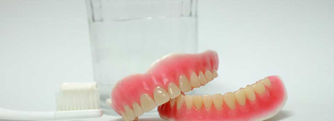 نکات مهم در تمیز کردن دندان مصنوعی
